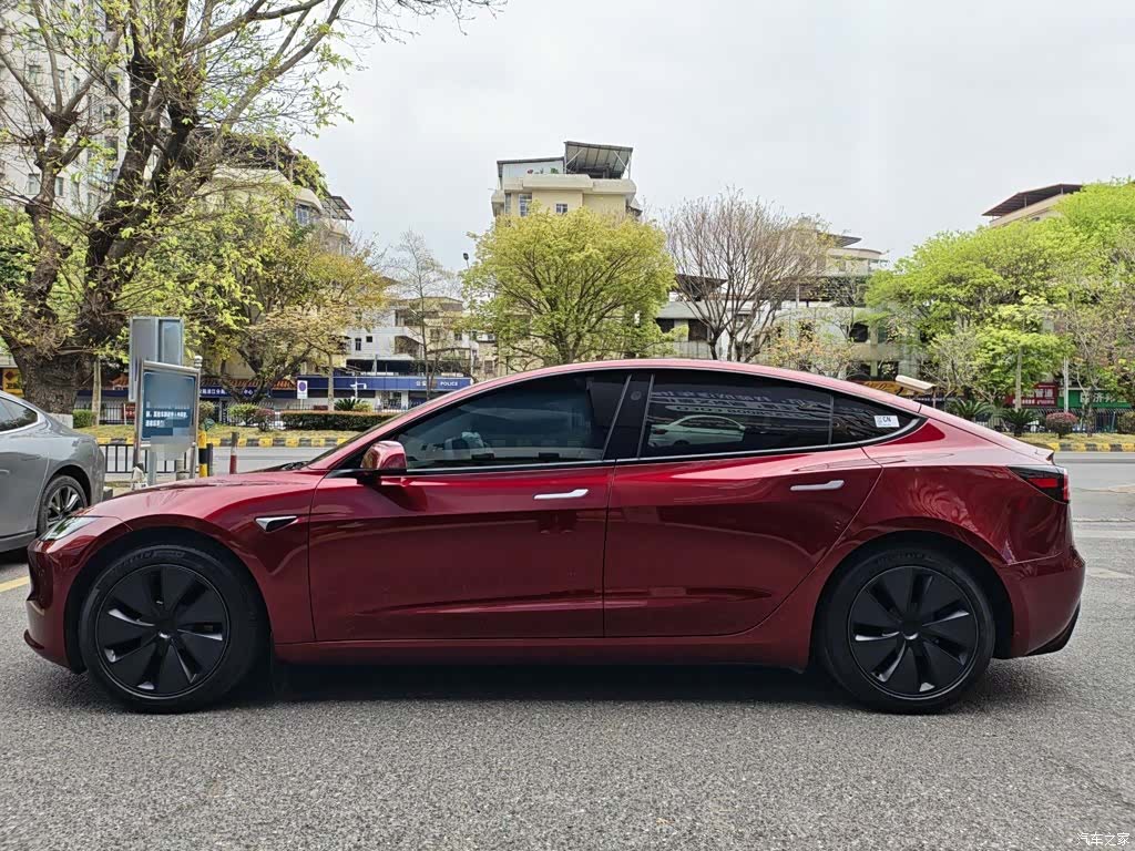Tesla Model 3, 2024 4