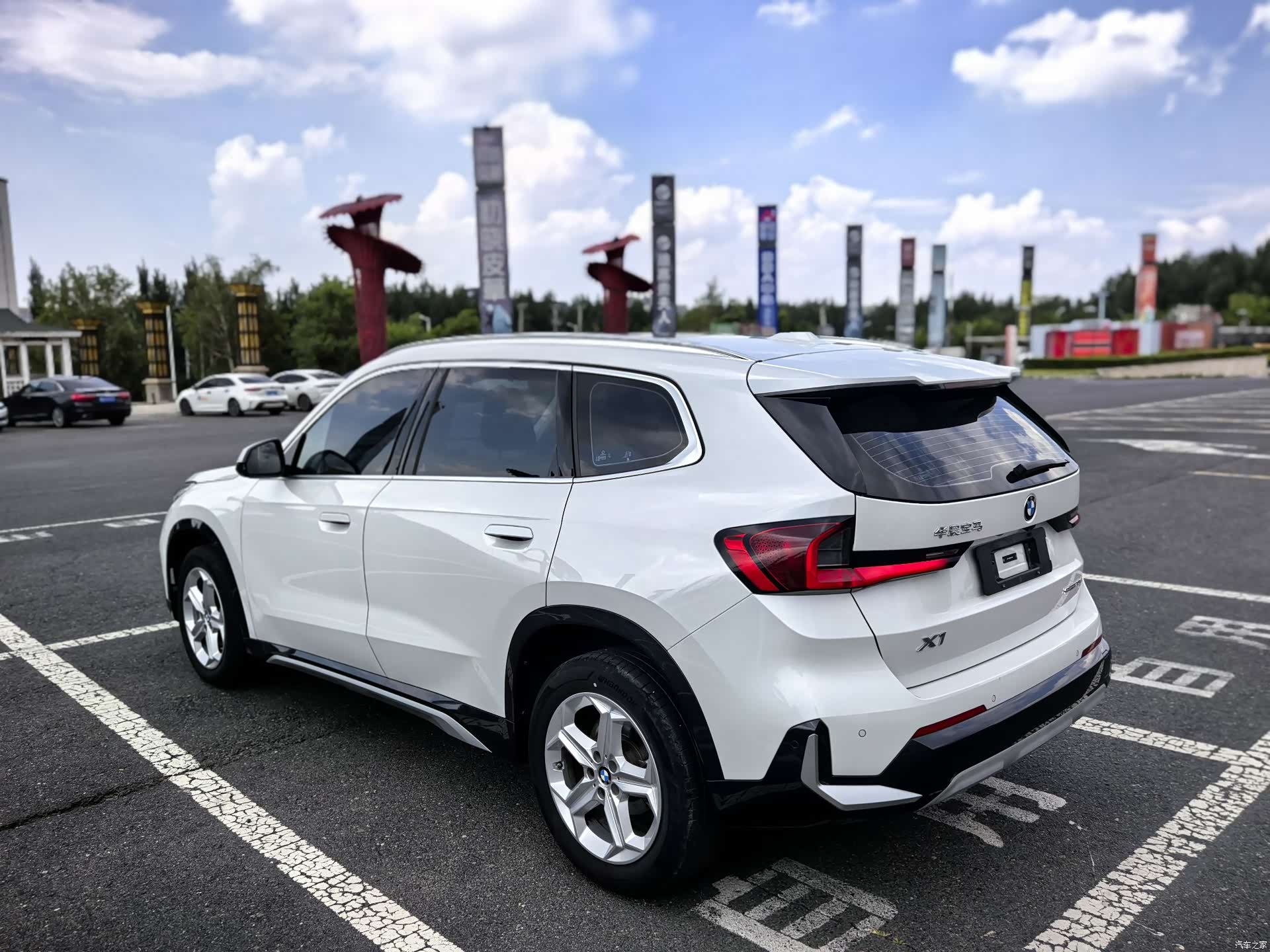 BMW X1, 2023 все фото