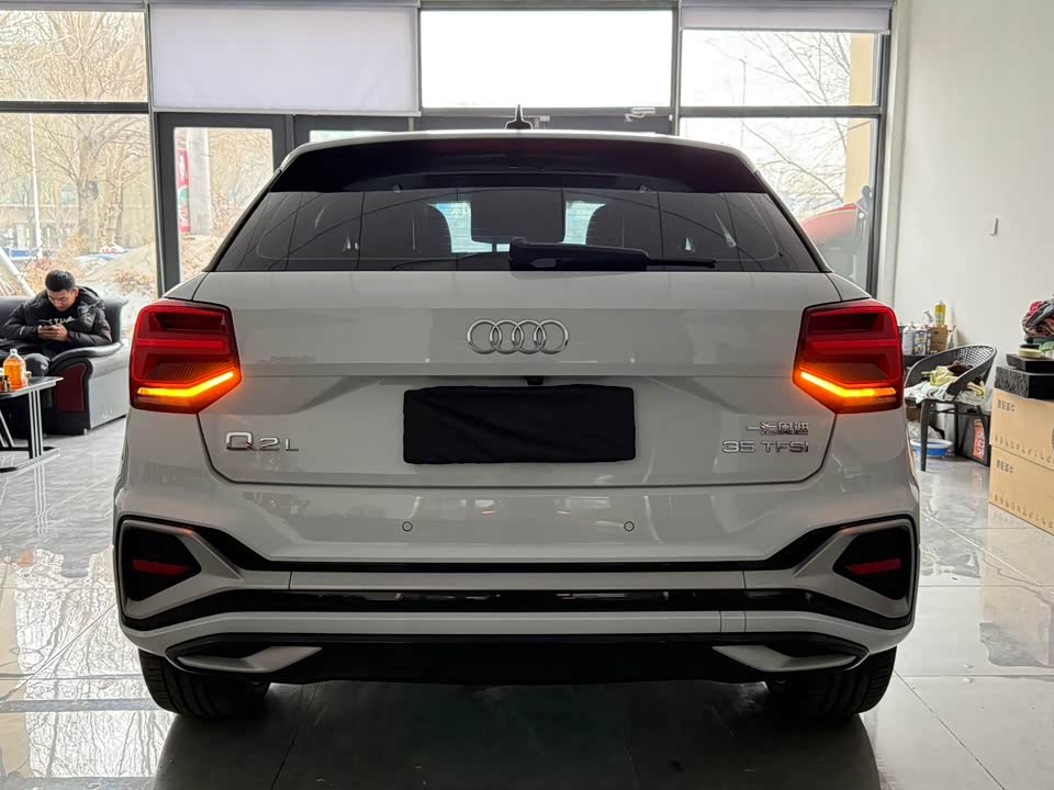 Audi Q2L