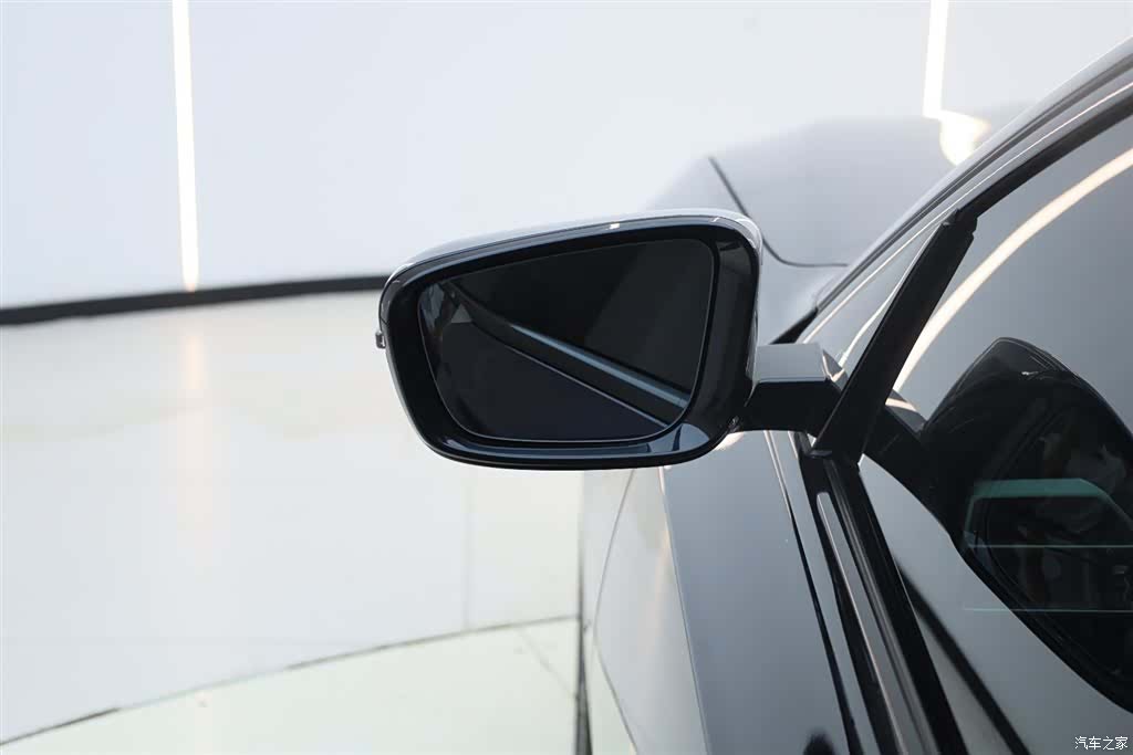 BMW 3 Series, 2025 16