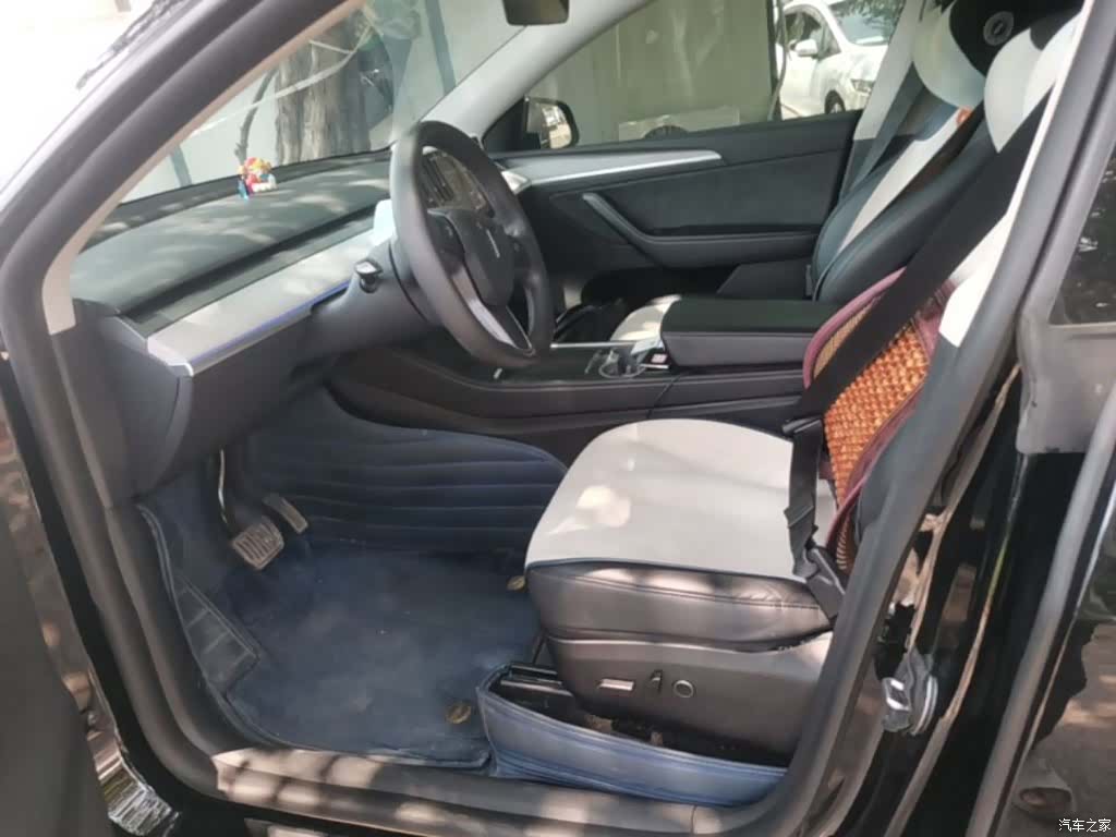 Tesla Model Y, 2023 15