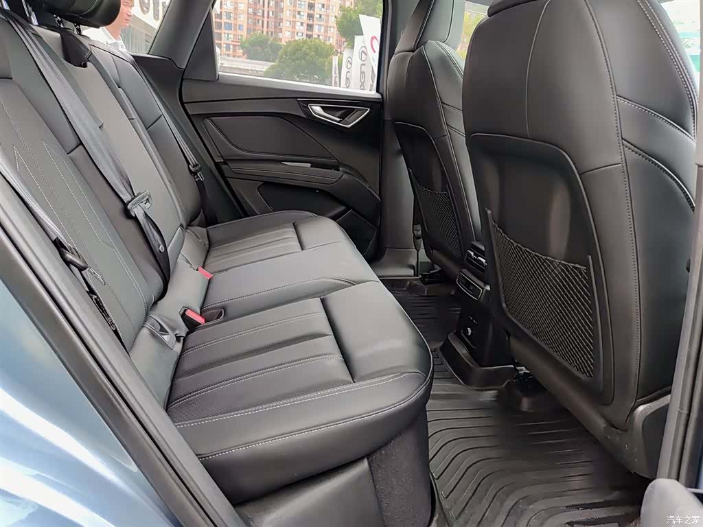 Audi Q4 e-tron, 2025 11