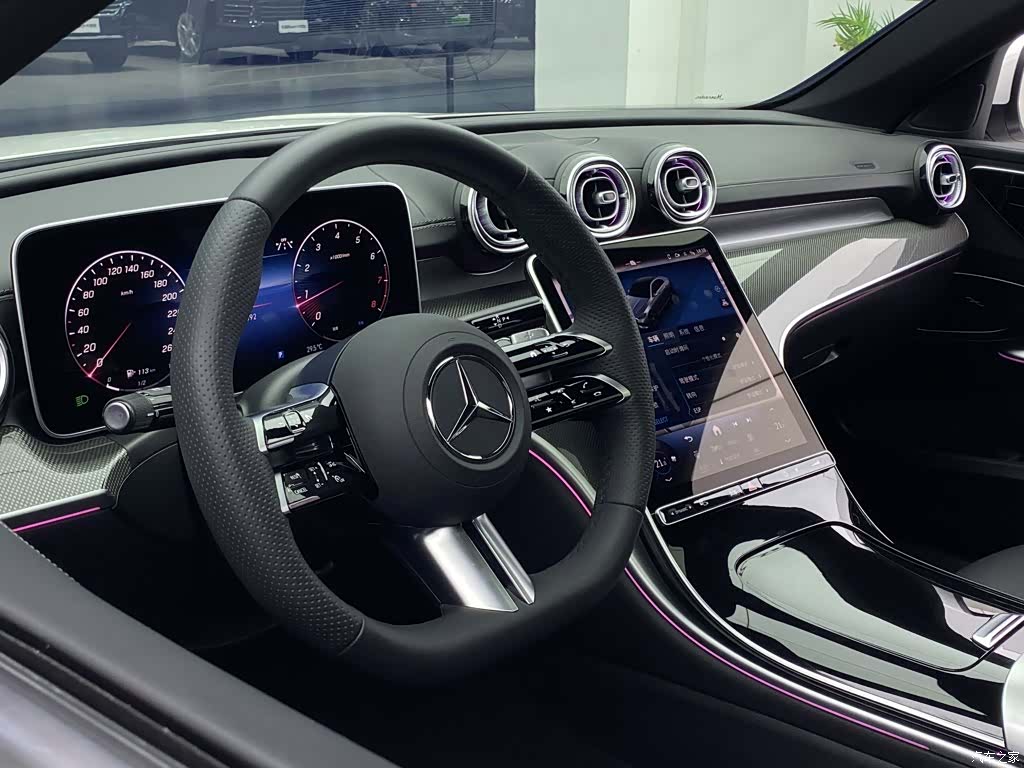 Mercedes-Benz C-Class, 2024 23