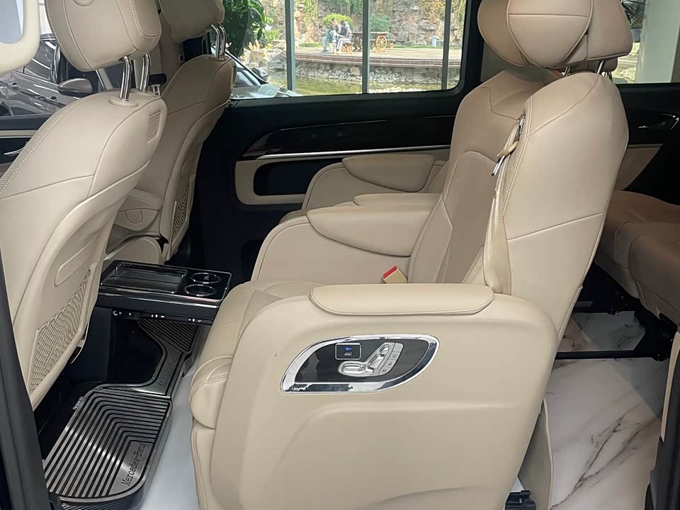 Mercedes-Benz V-class