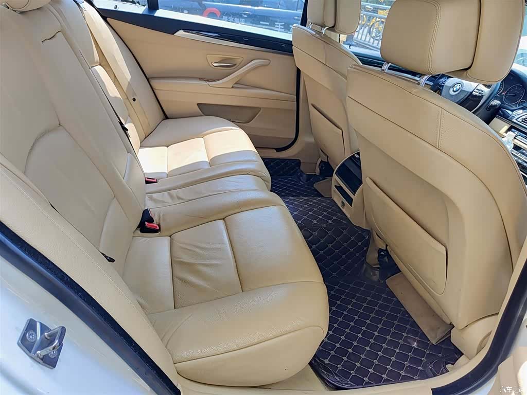 BMW 5 Series, 2011 11