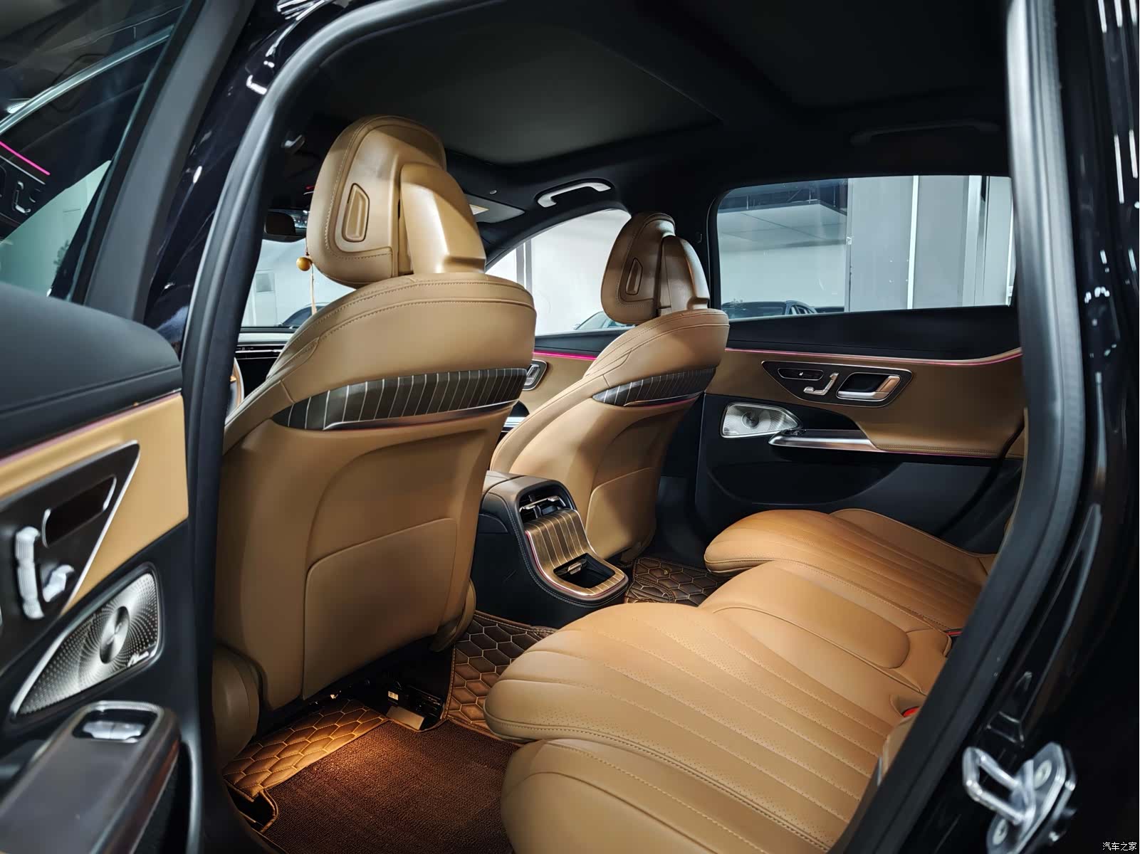 Mercedes-Benz E-Class, 2024 13