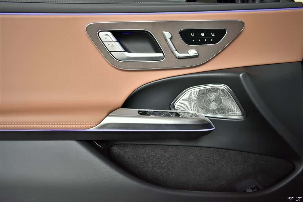 Mercedes-Benz E-Class, 2025 10