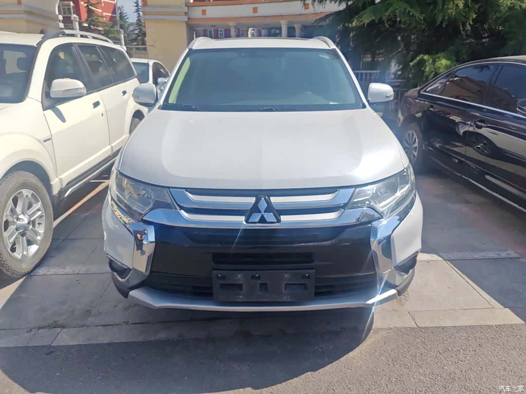 Mitsubishi Outlander, 2018 3