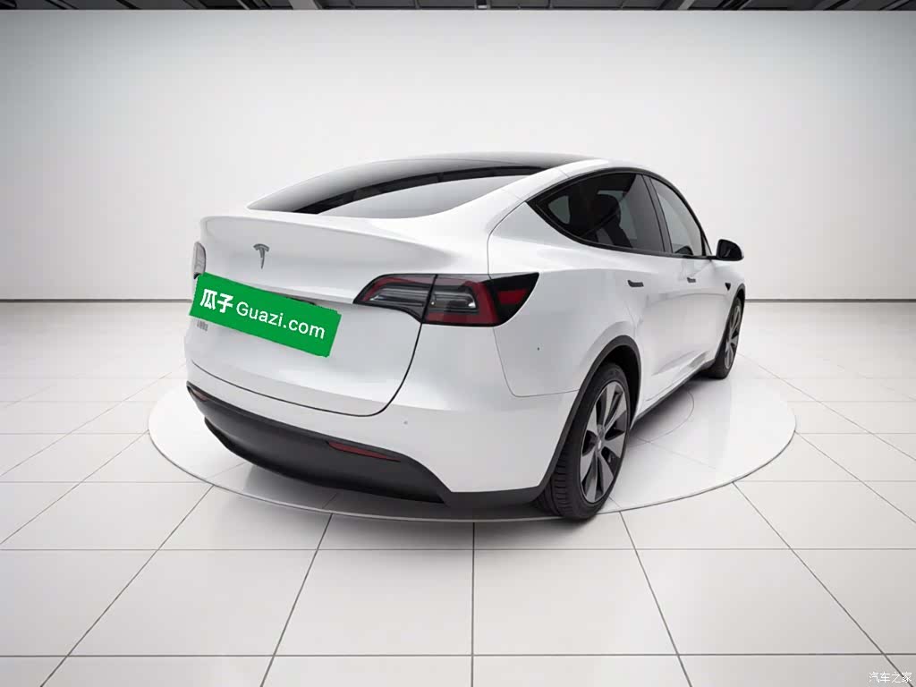 Tesla Model Y, 2022 4