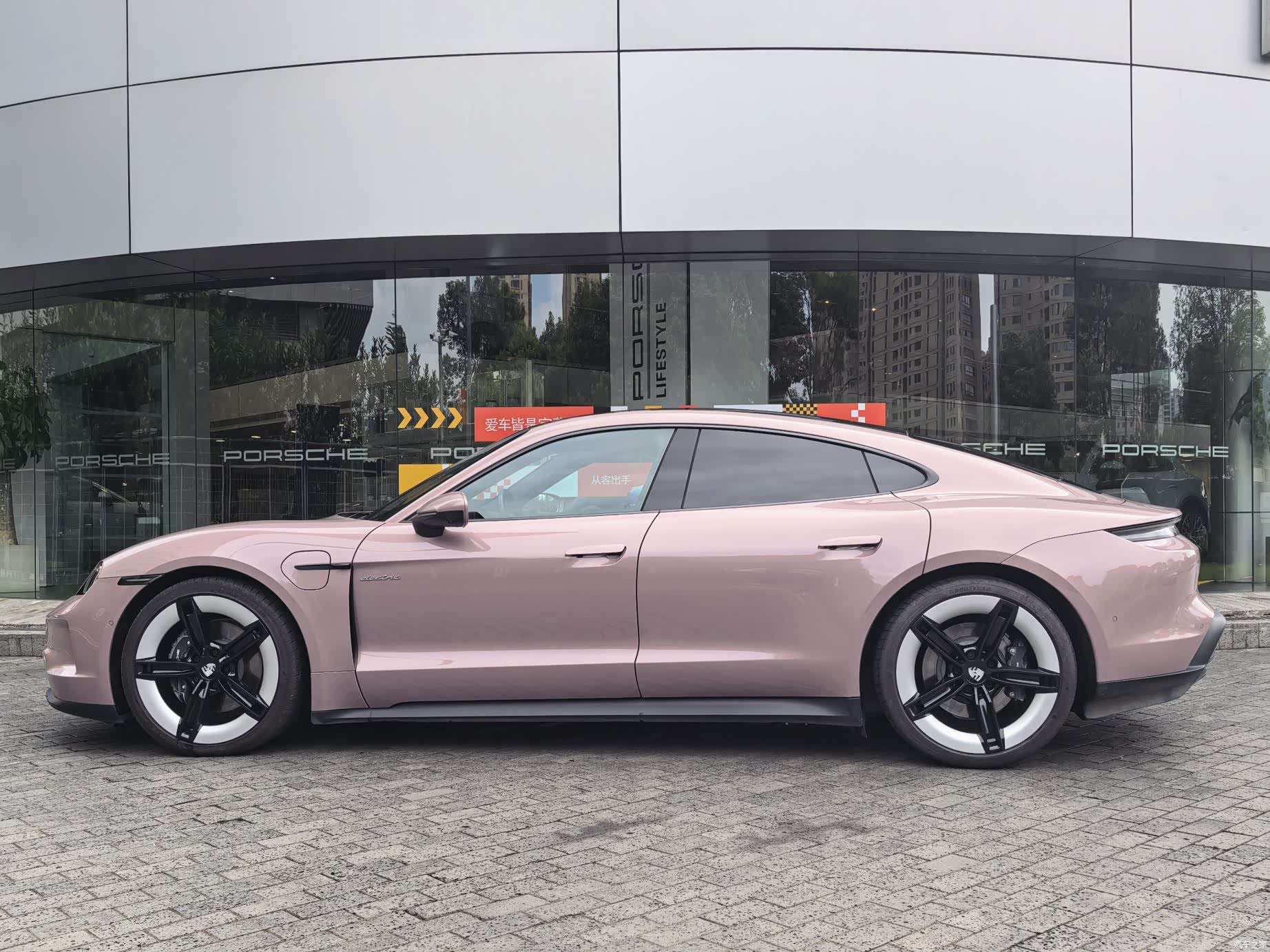 Porsche Taycan, 2025 3