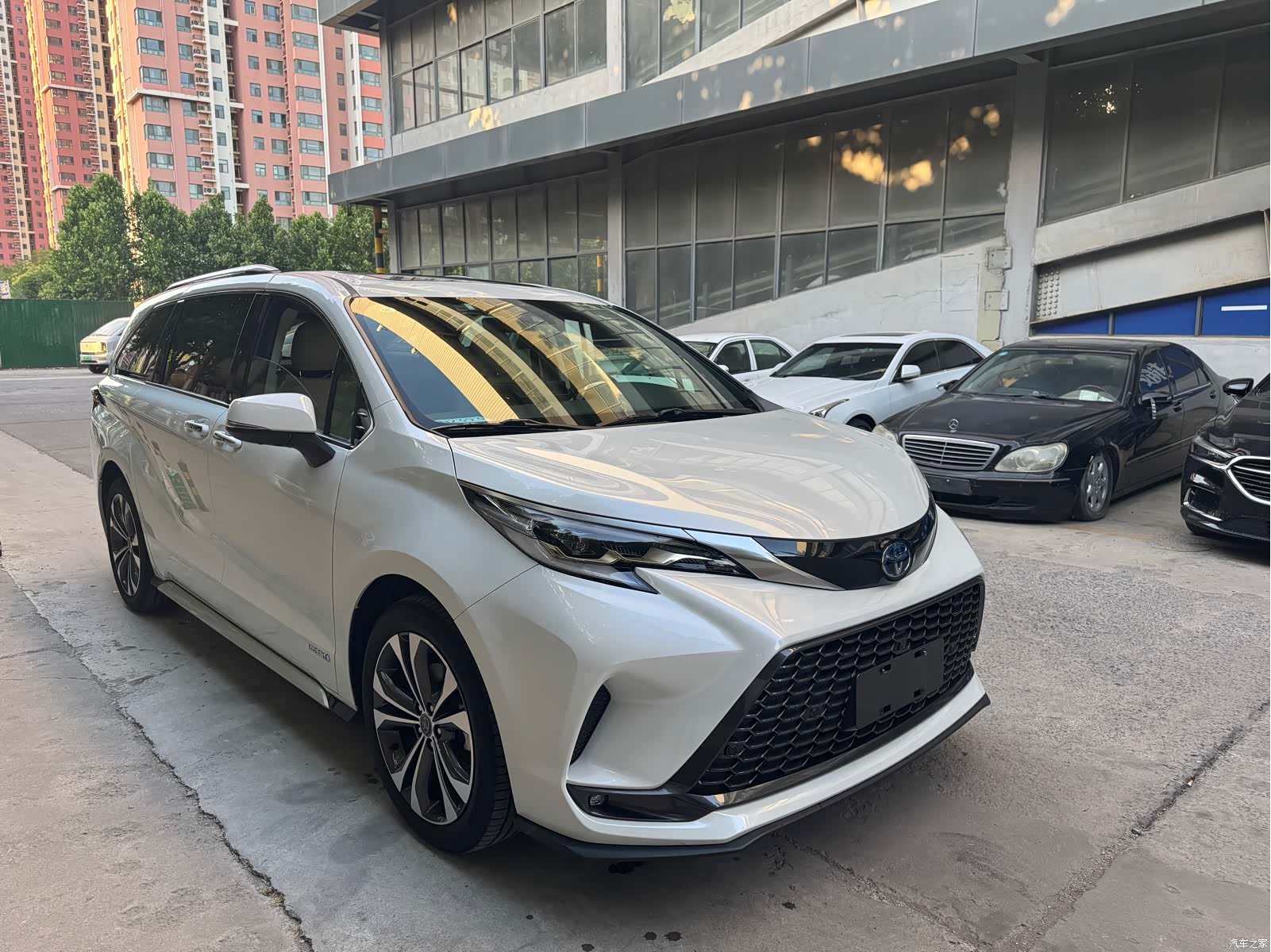 Toyota Granvia, 2023 4