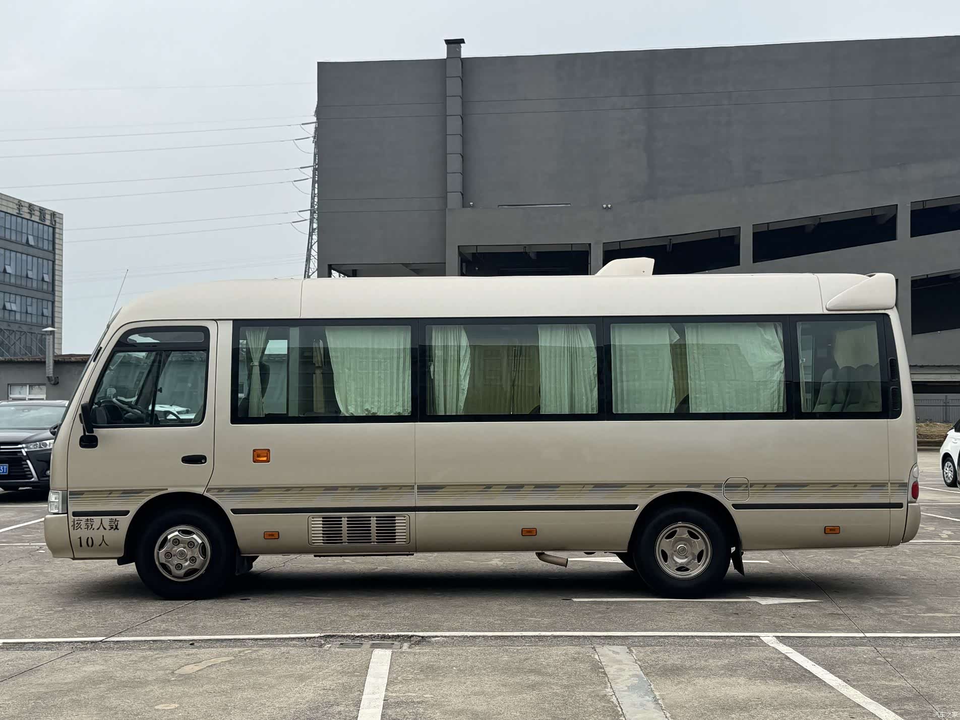 Toyota Coaster, 2011 6