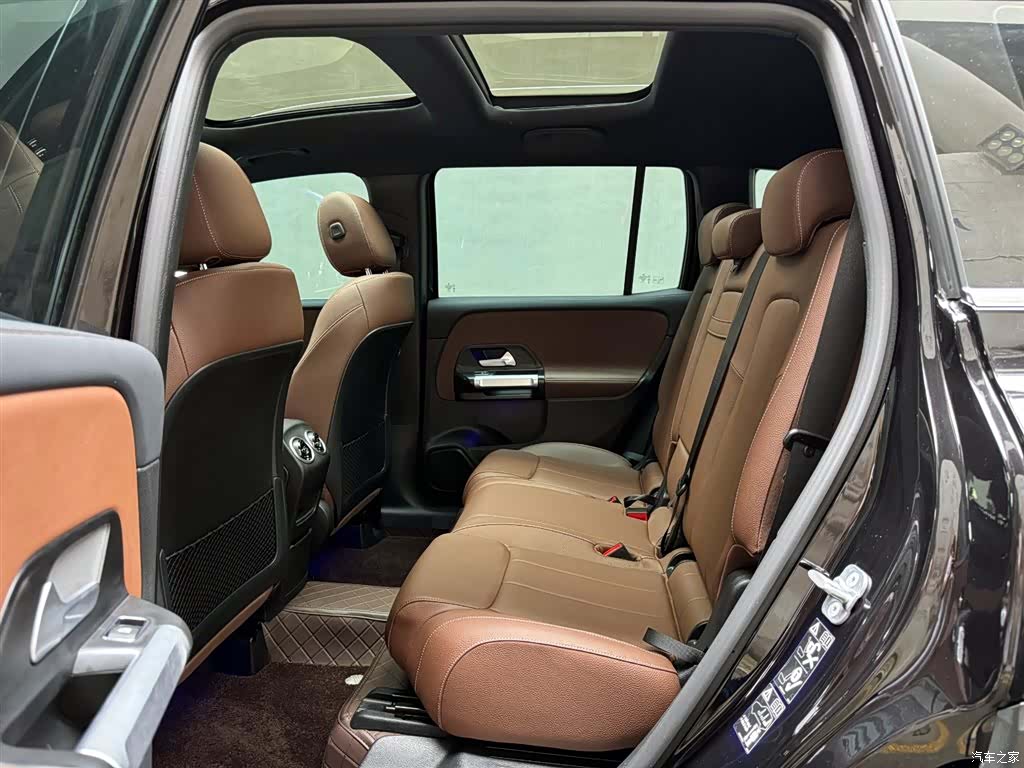 Mercedes-Benz GLB, 2025 10