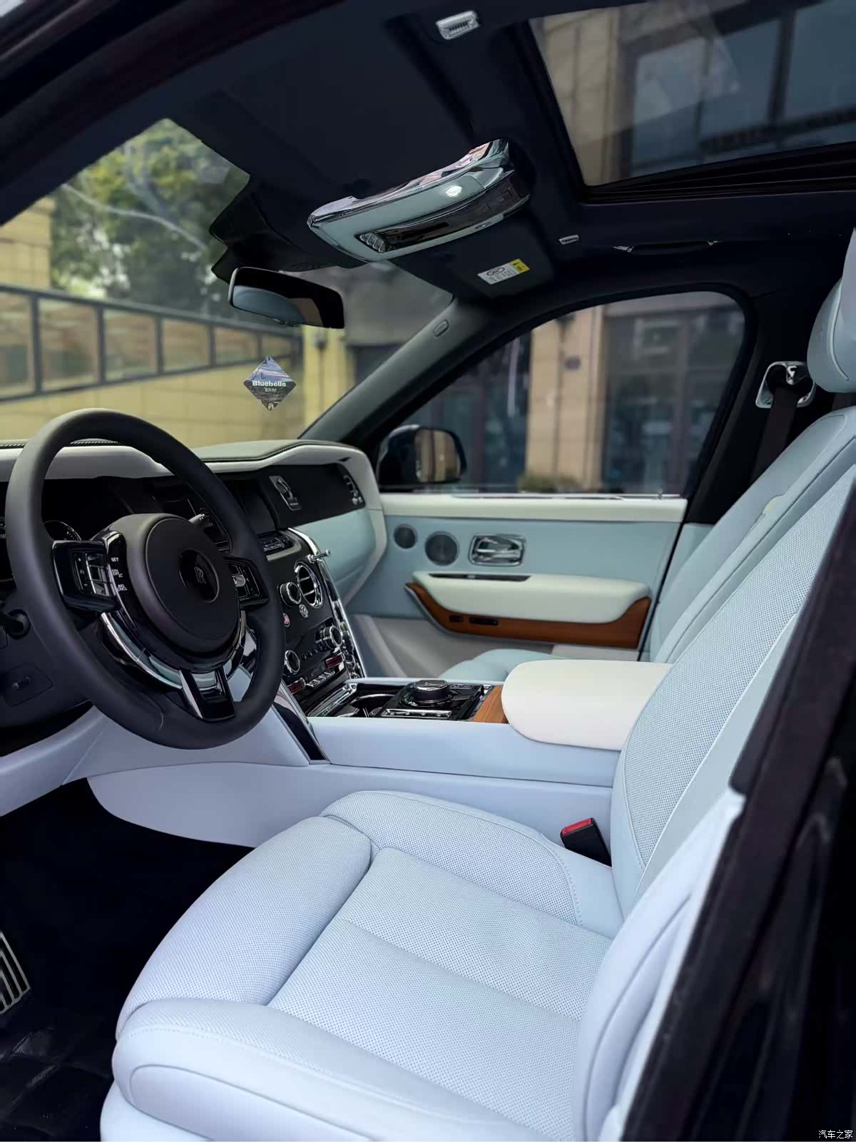 Rolls-Royce Cullinan, 2019 3