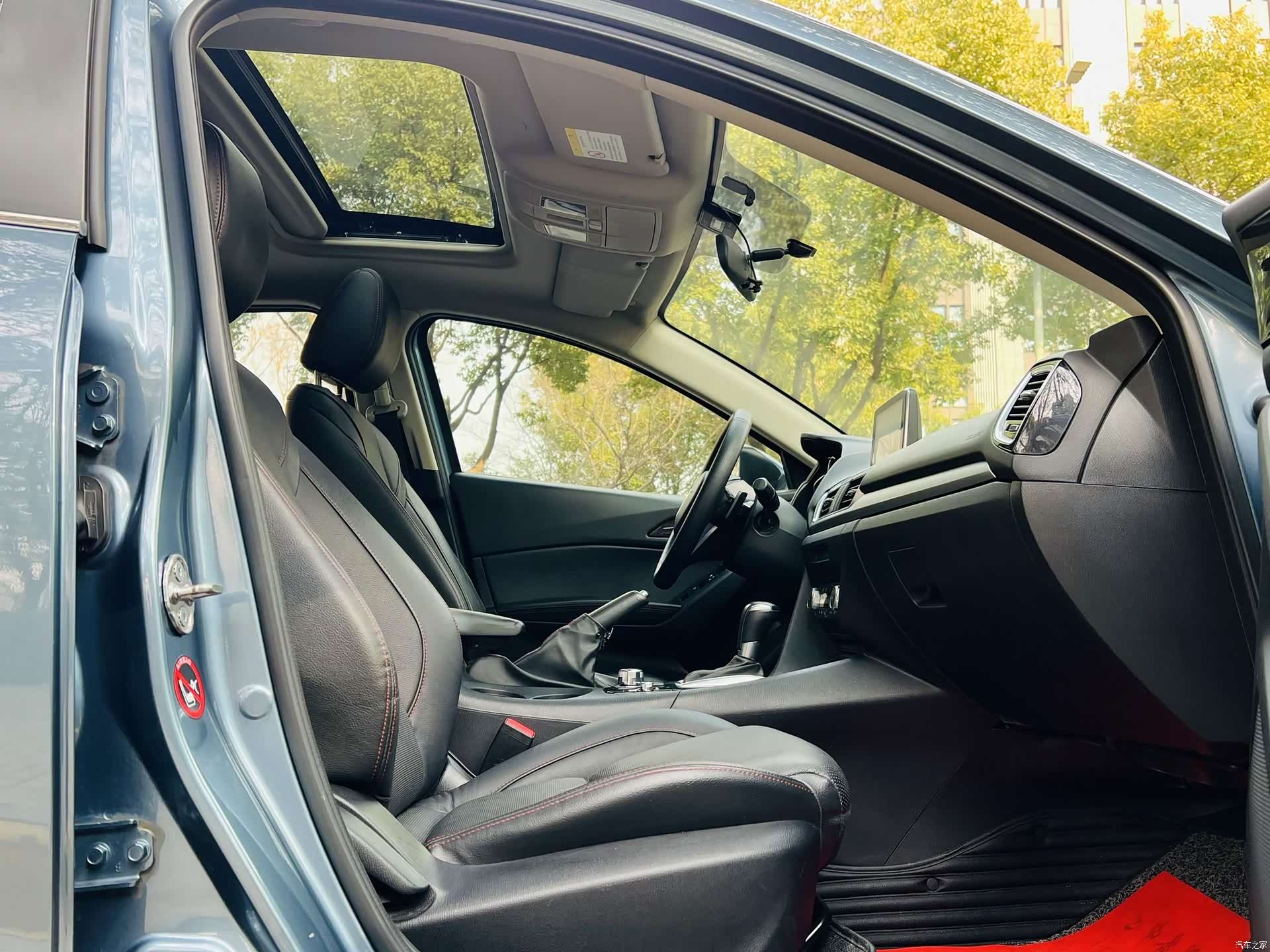 Mazda Mazda3, 2015 10