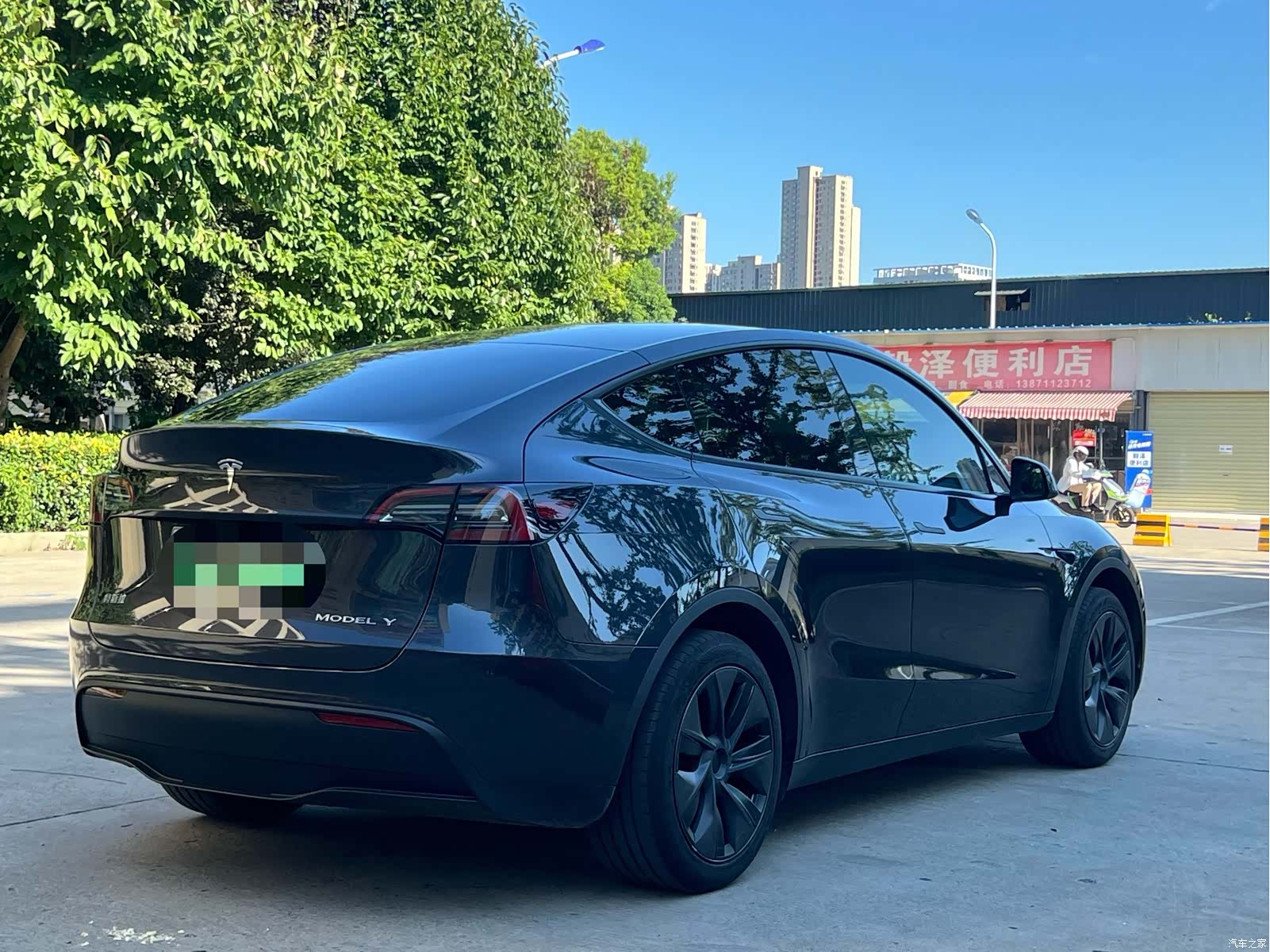 Tesla Model Y, 2024 9