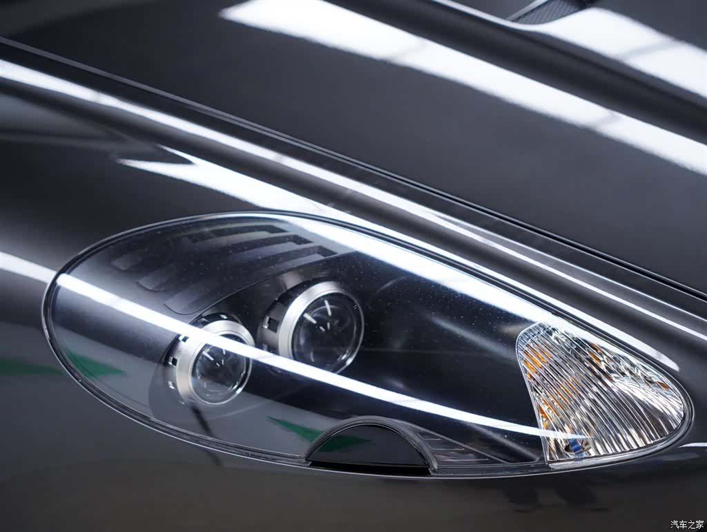 Aston Martin DBS, 2010 15