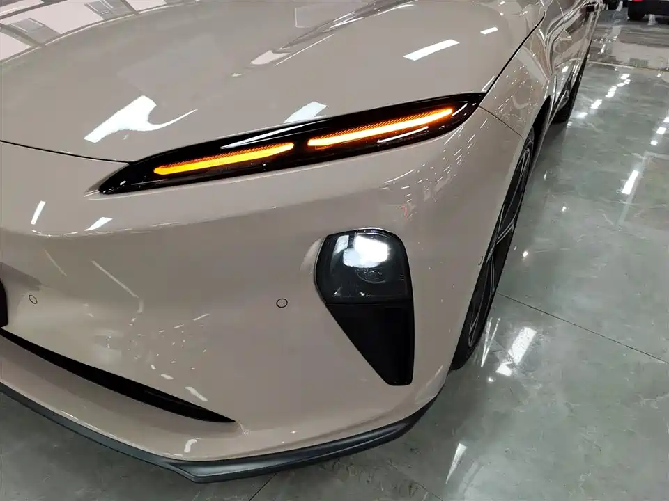 NIO ET5