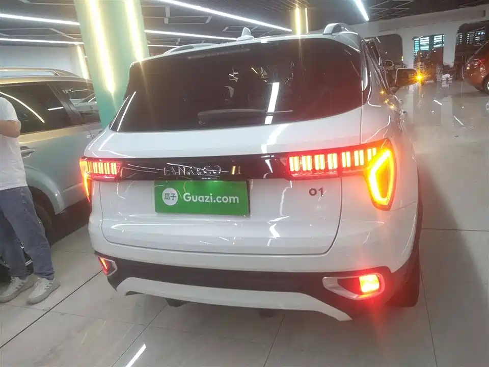 Lynk & Co 01