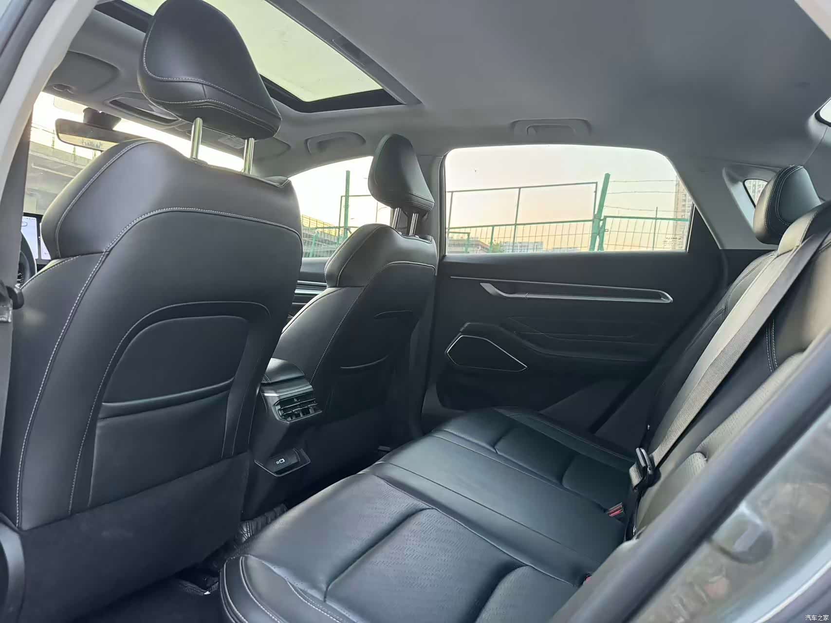 Geely Emgrand, 2023 9