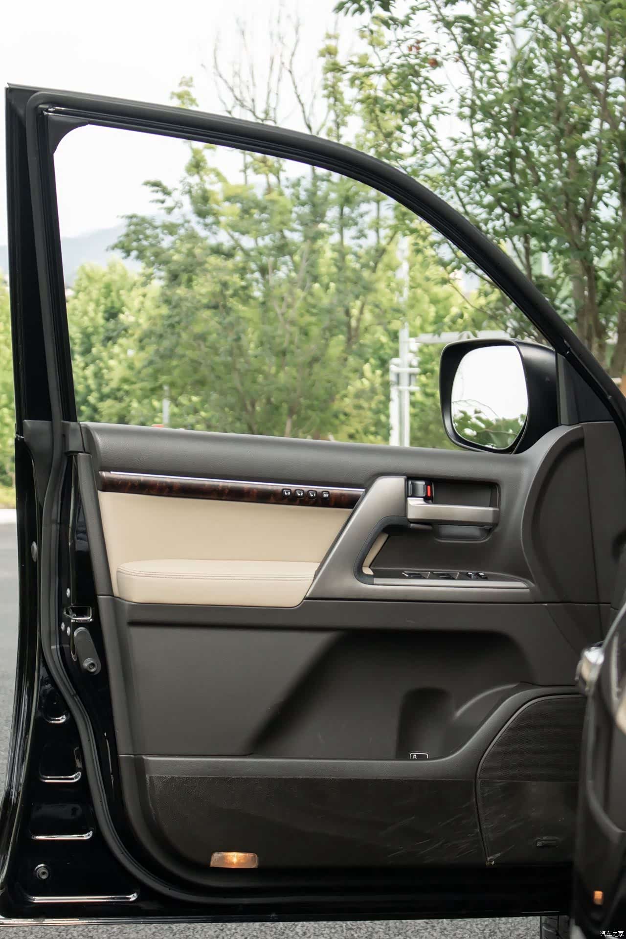 Toyota Land Cruiser, 2011 9