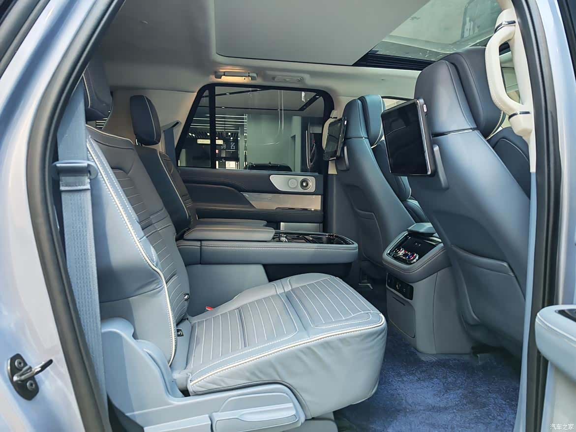 Lincoln Navigator, 2022 13