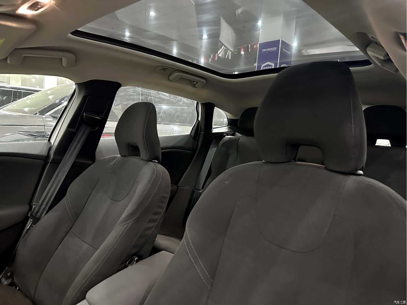Volvo V40, 2016 24