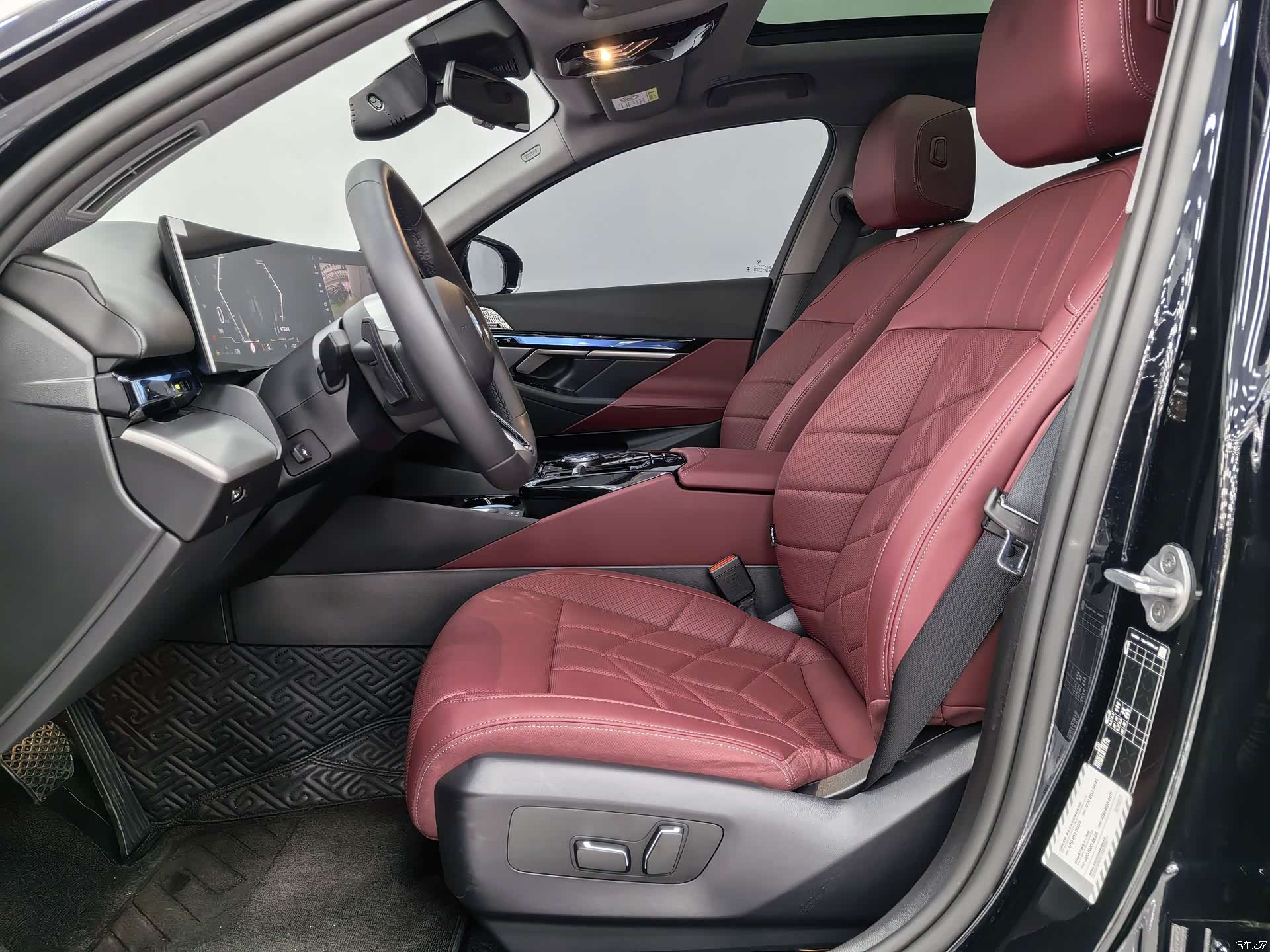 BMW 5 Series, 2025 7