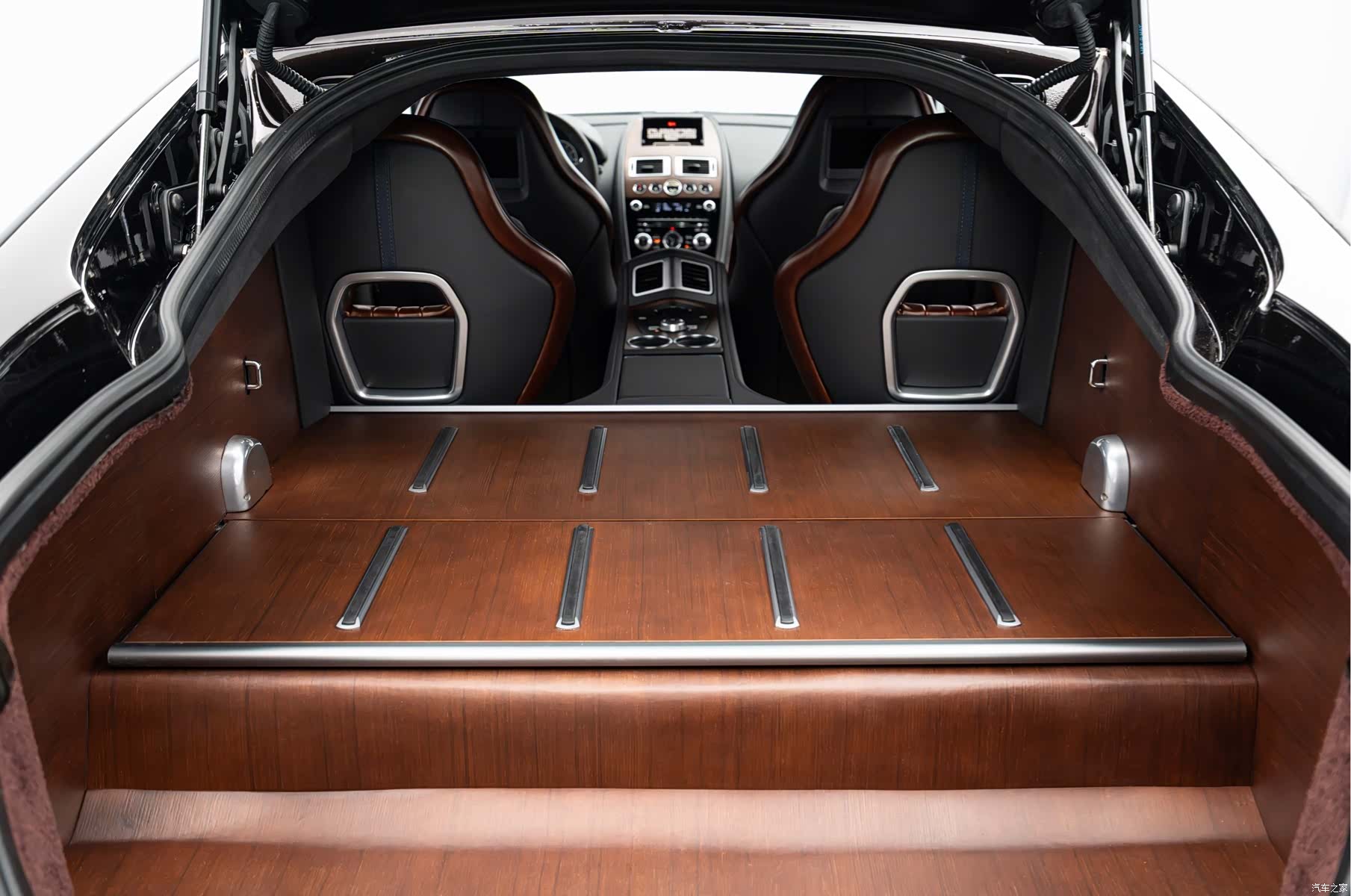 Aston Martin Rapide, 2013 19