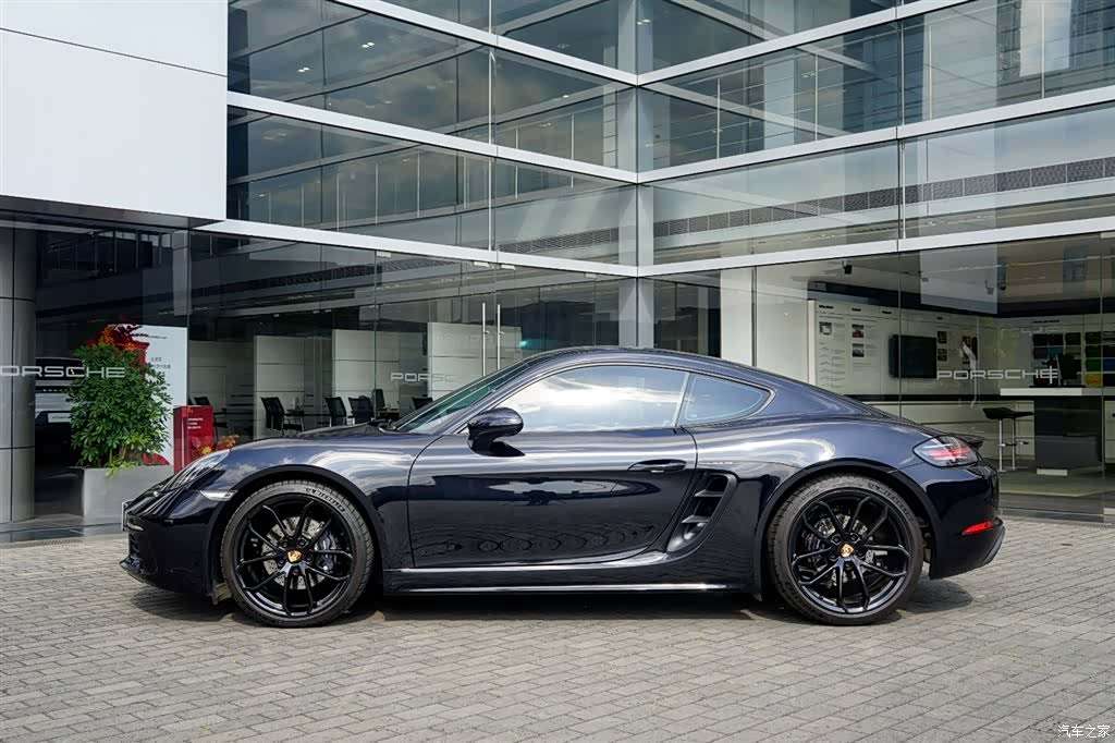 Porsche Cayman, 2025 2