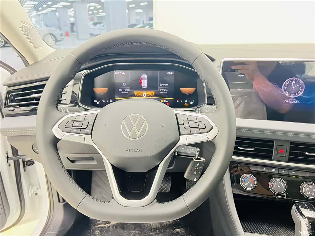 Volkswagen Sagitar, 2026 10