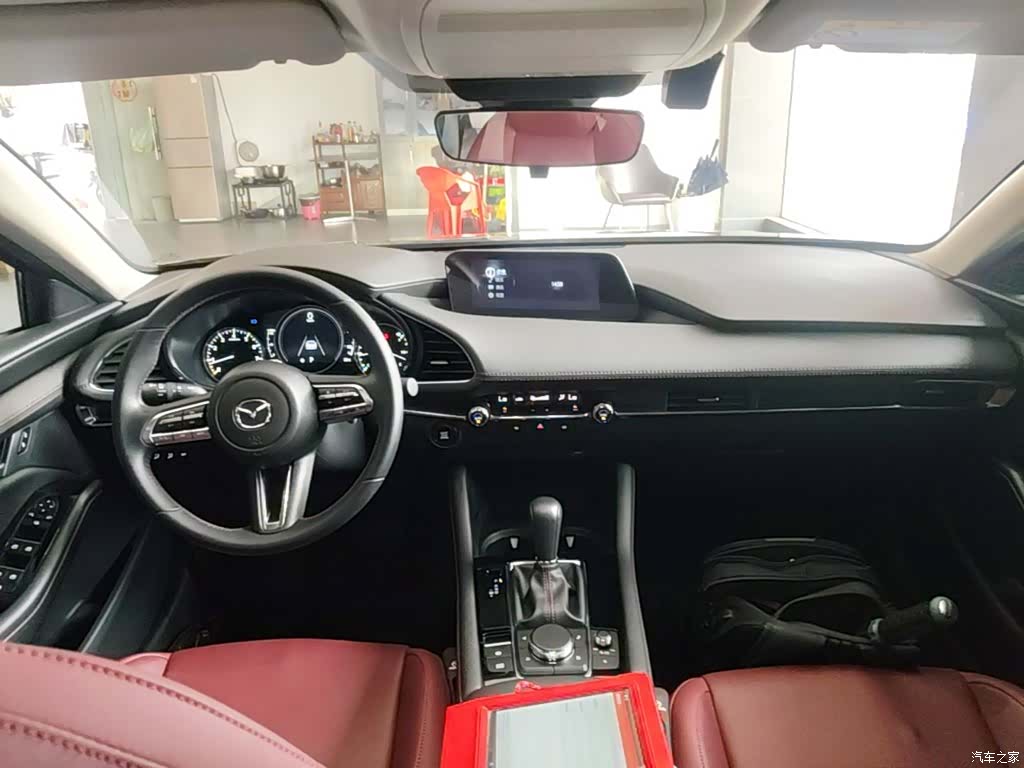 Mazda Mazda3, 2025 10