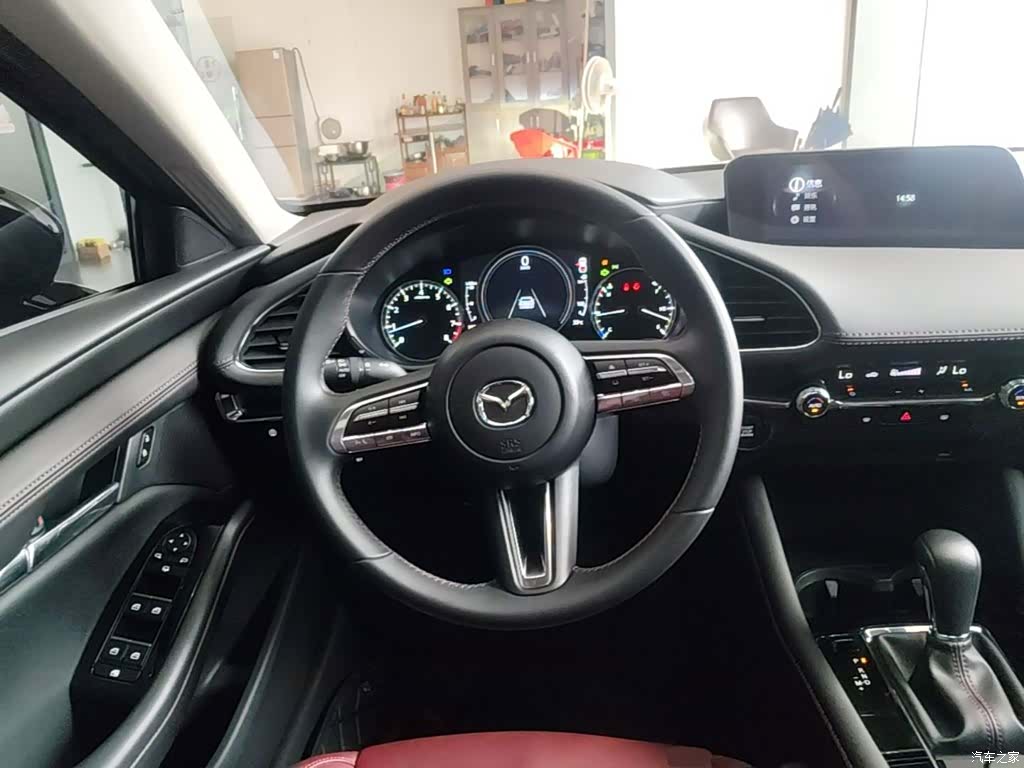 Mazda Mazda3, 2025 11