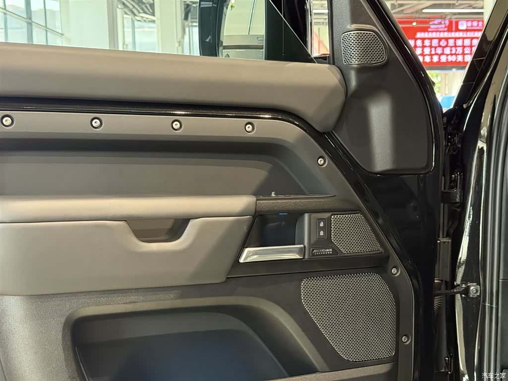 Land Rover Defender, 2024 22