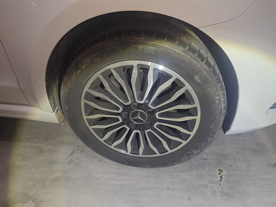 Mercedes-Benz V-class