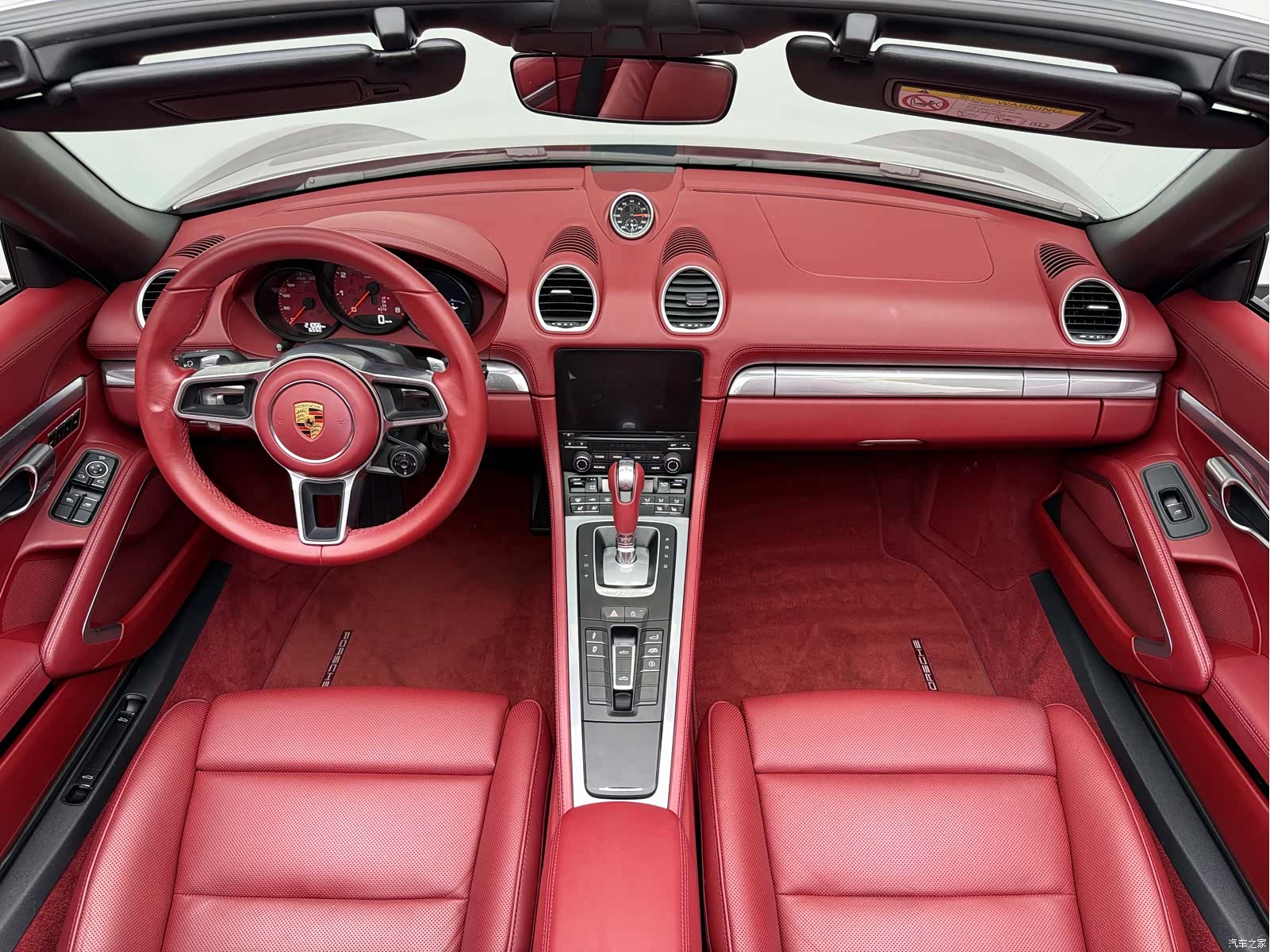 Porsche Boxster, 2022 все фото