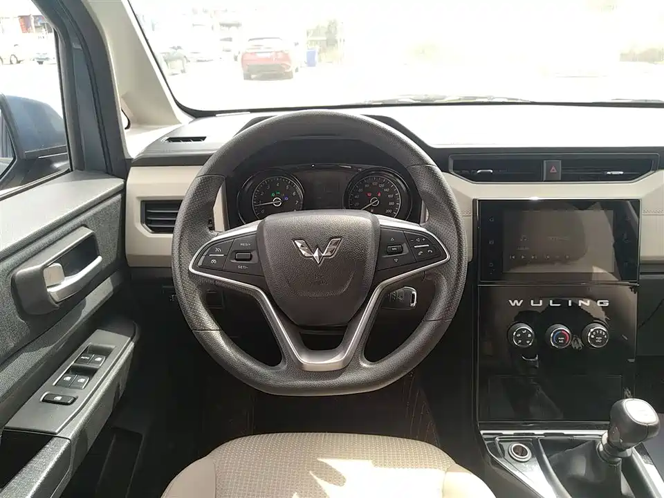 Wuling Wuling Hongguang PLUS