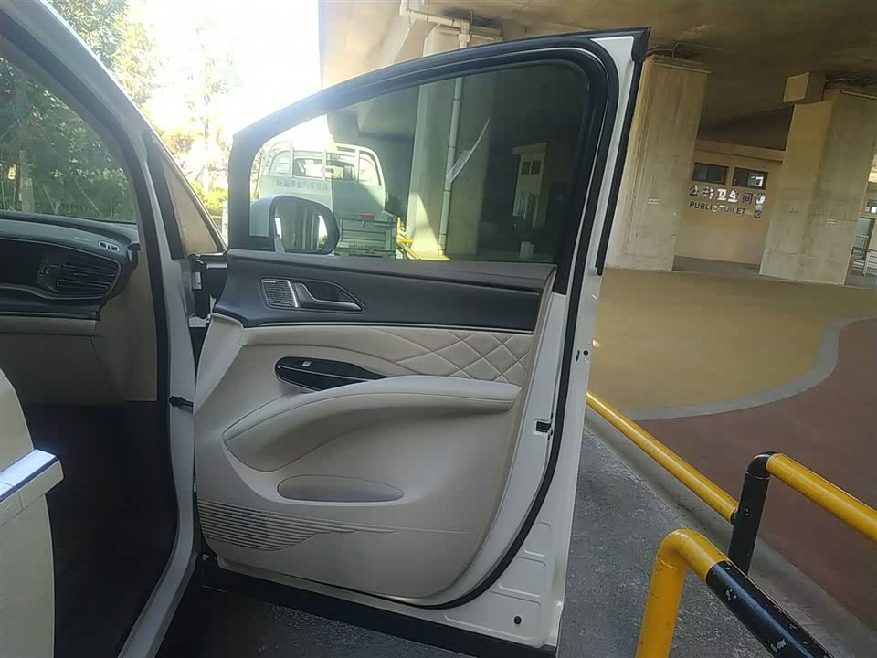 Denza D9 Denza D9