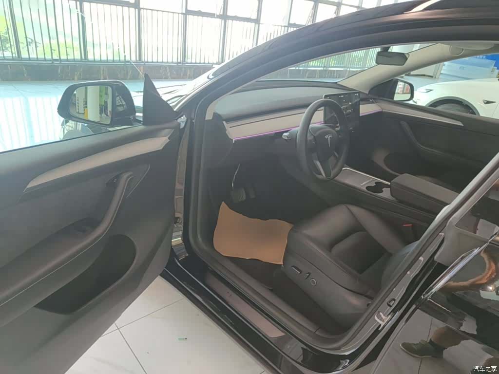 Tesla Model Y, 2023 16