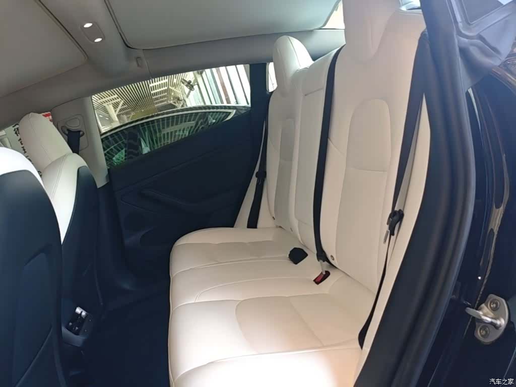 Tesla Model 3, 2022 17
