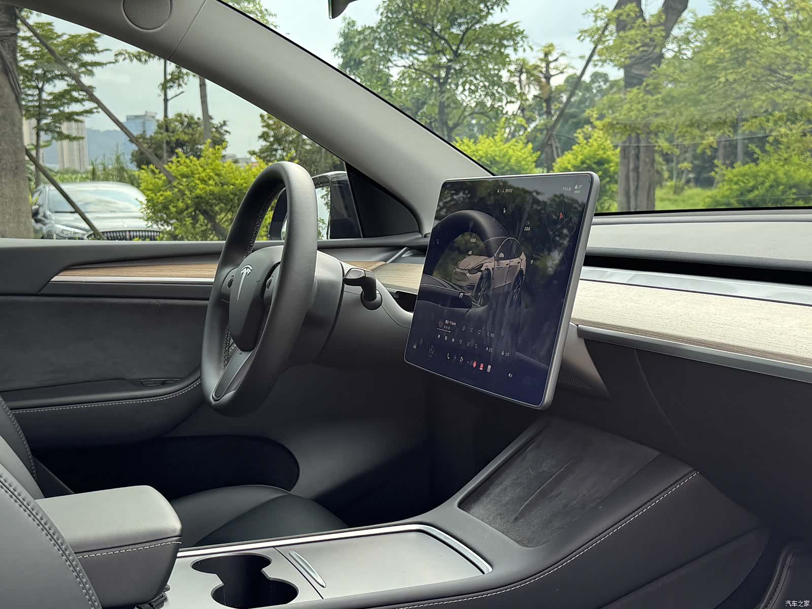 Tesla Model Y, 2023 18