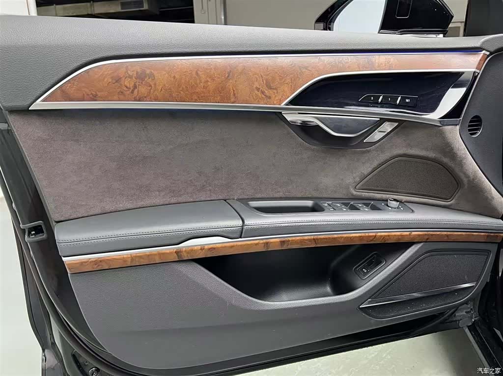 Audi A8L, 2020 все фото