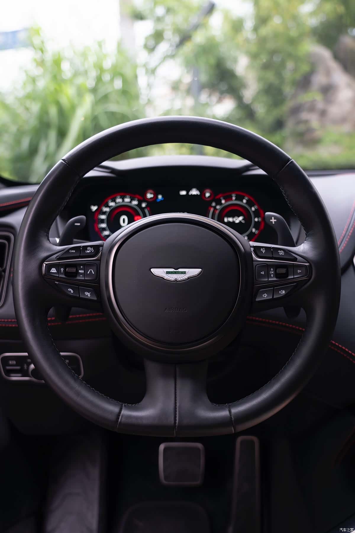 Aston Martin DBX, 2024 12