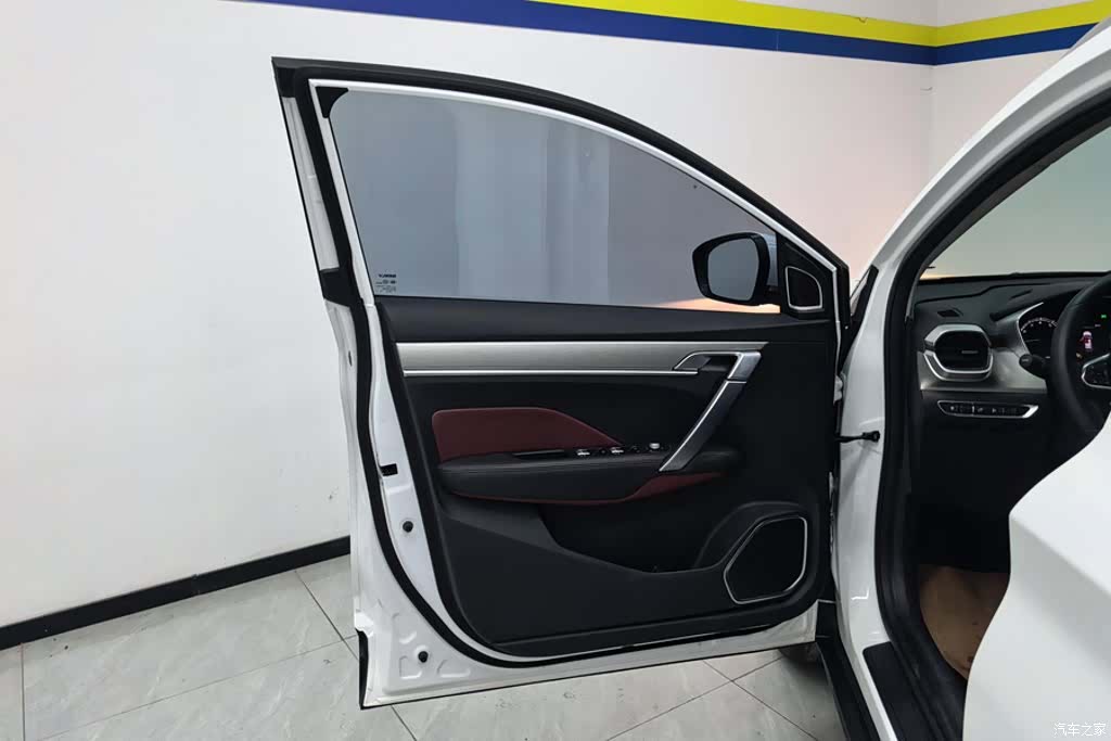 Geely Coolray, 2022 7