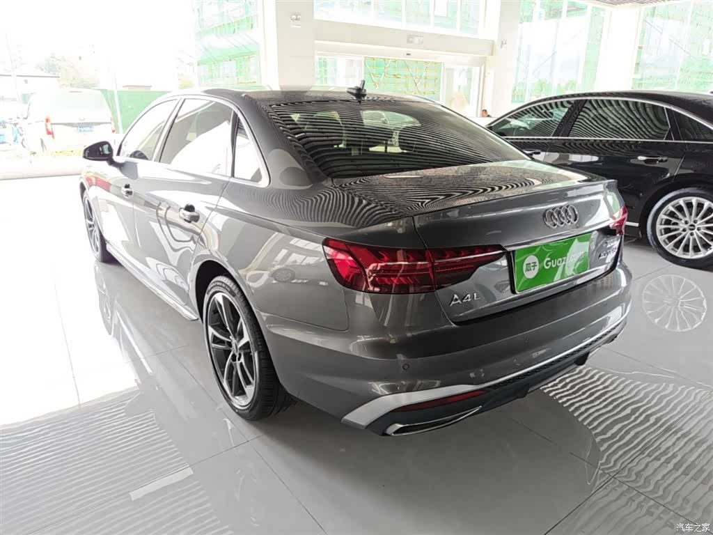 Audi A4L, 2022 все фото