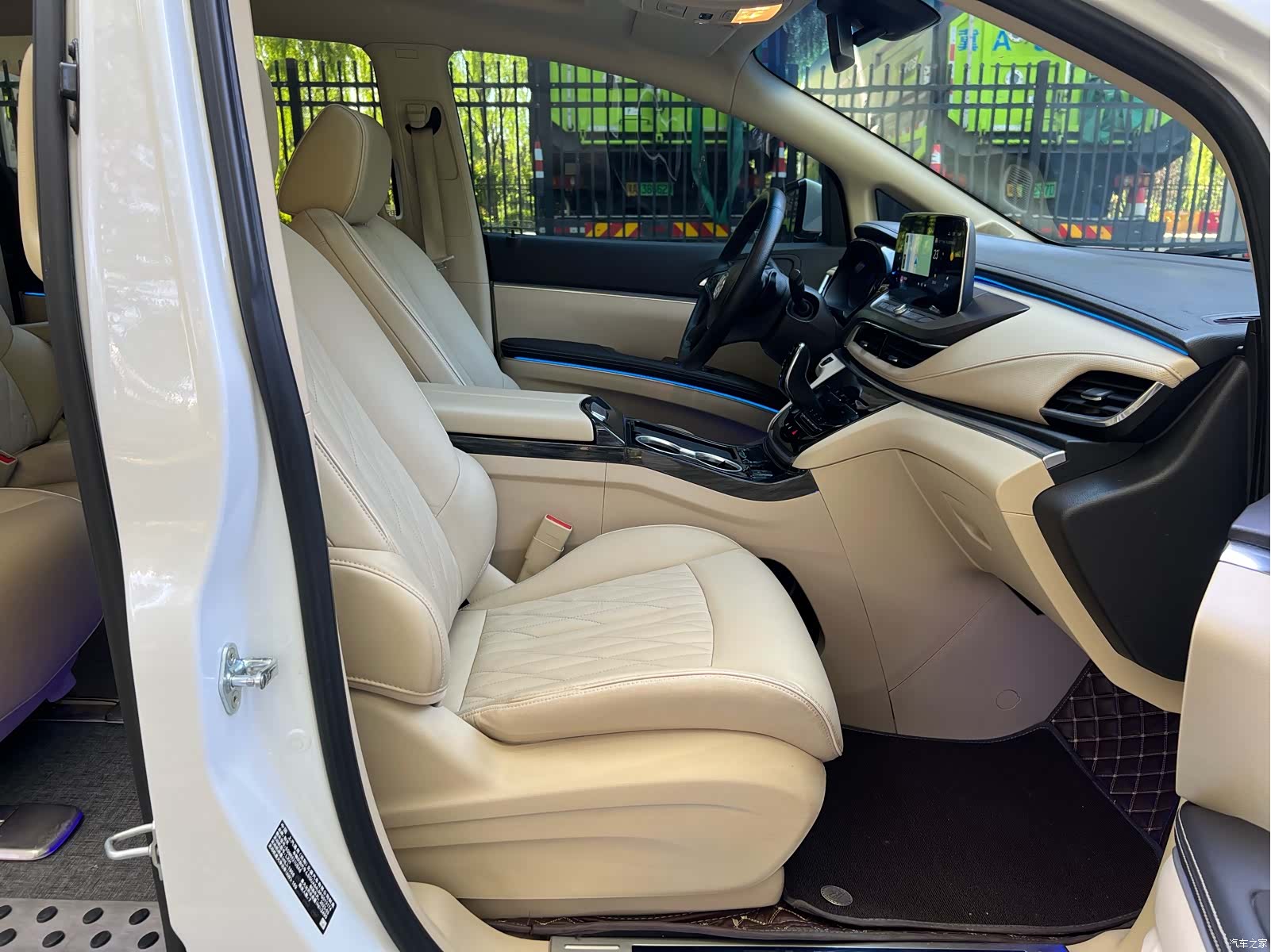 Buick GL8, 2023 12
