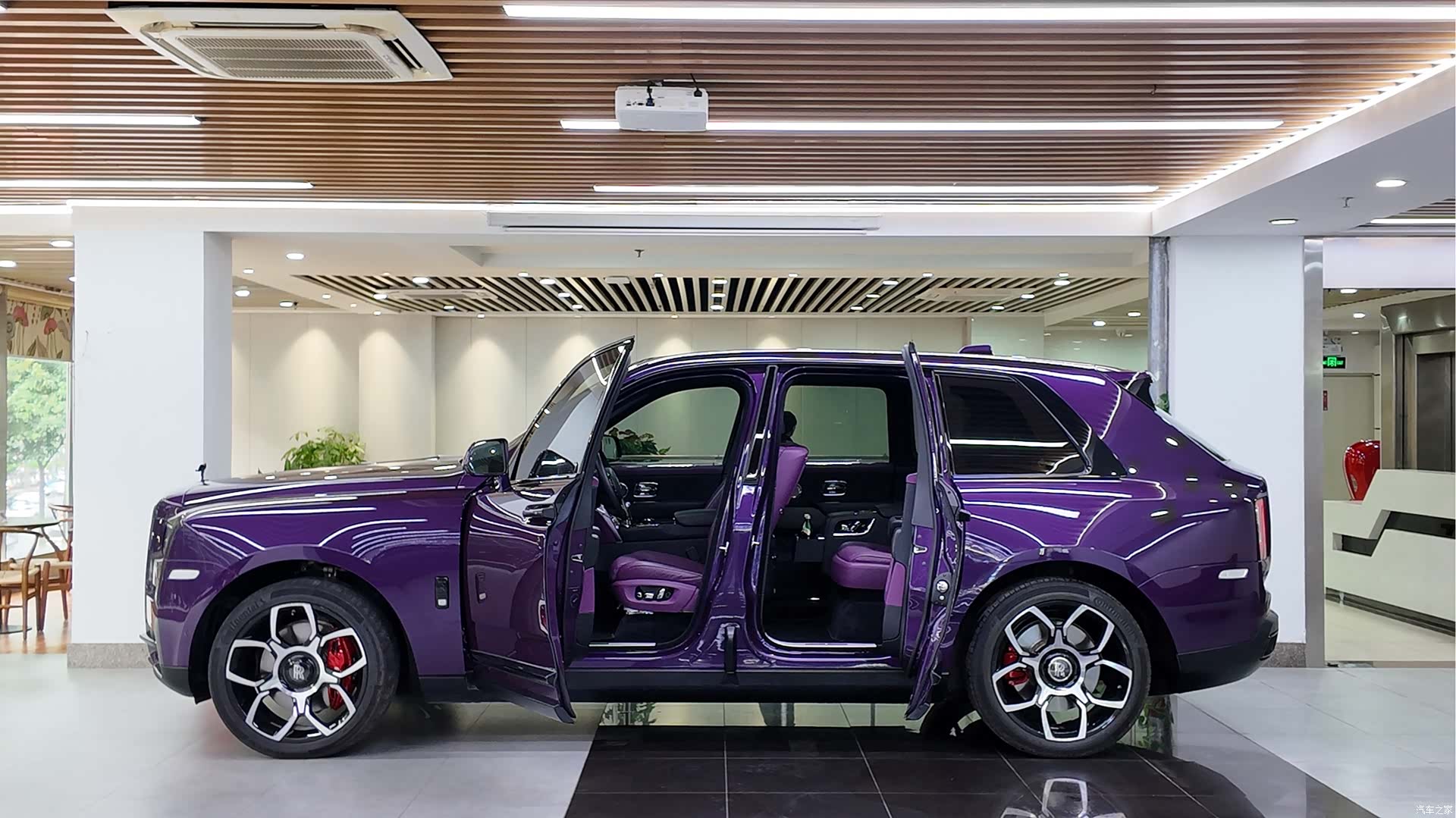 Rolls-Royce Cullinan, 2023 все фото