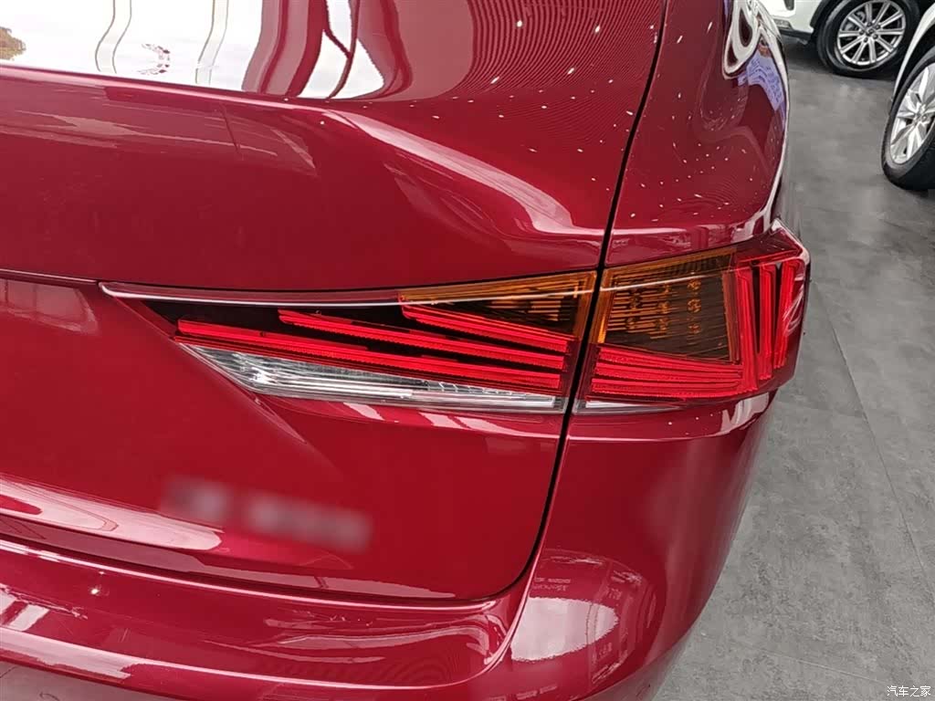 Lexus IS, 2019 8