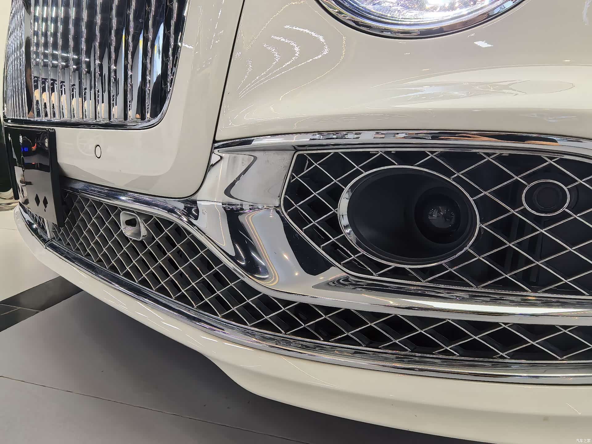 Bentley Flying Spur, 2023 11