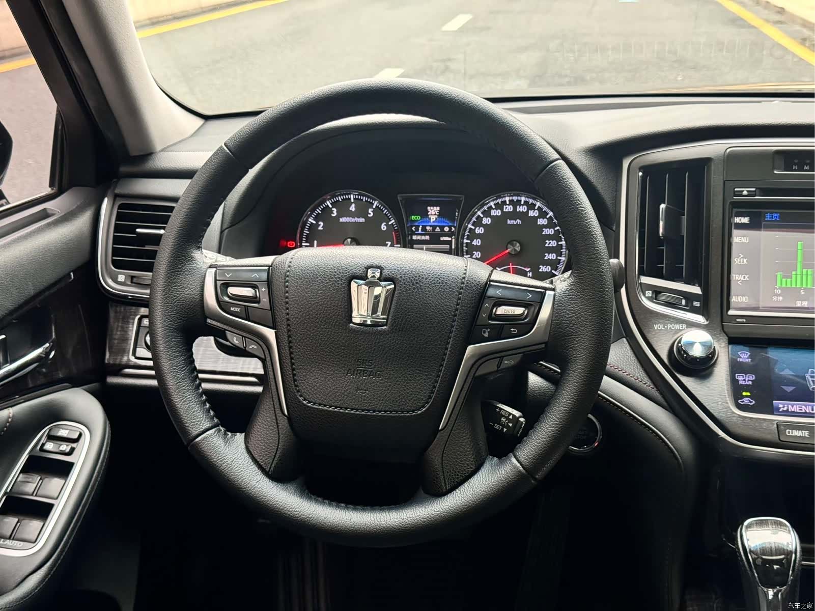 Toyota Crown, 2017 10